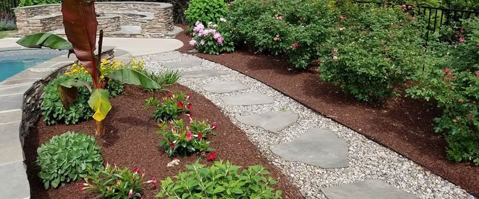 Brown Dyed Mulch - 1 Trailer 1600 Bales, Delivery & Installation